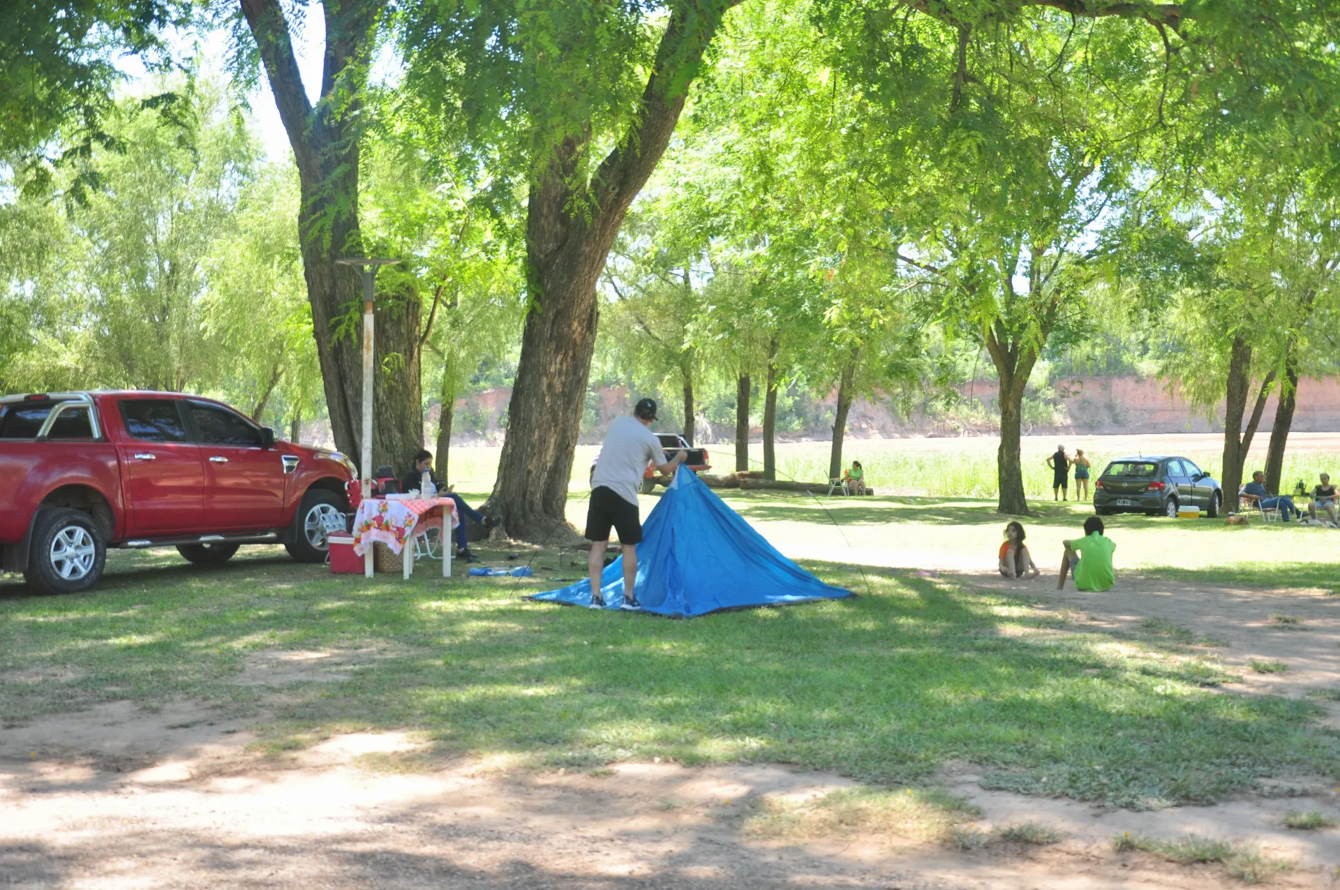 Costa del Camping Municipal de El Colorado sobre el Río Bermejo
